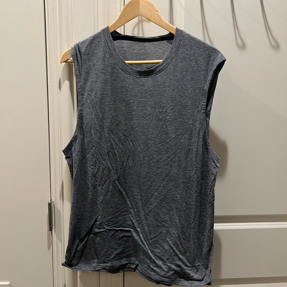 Men’s Lululemon medium, gray muscle cut off tank top
